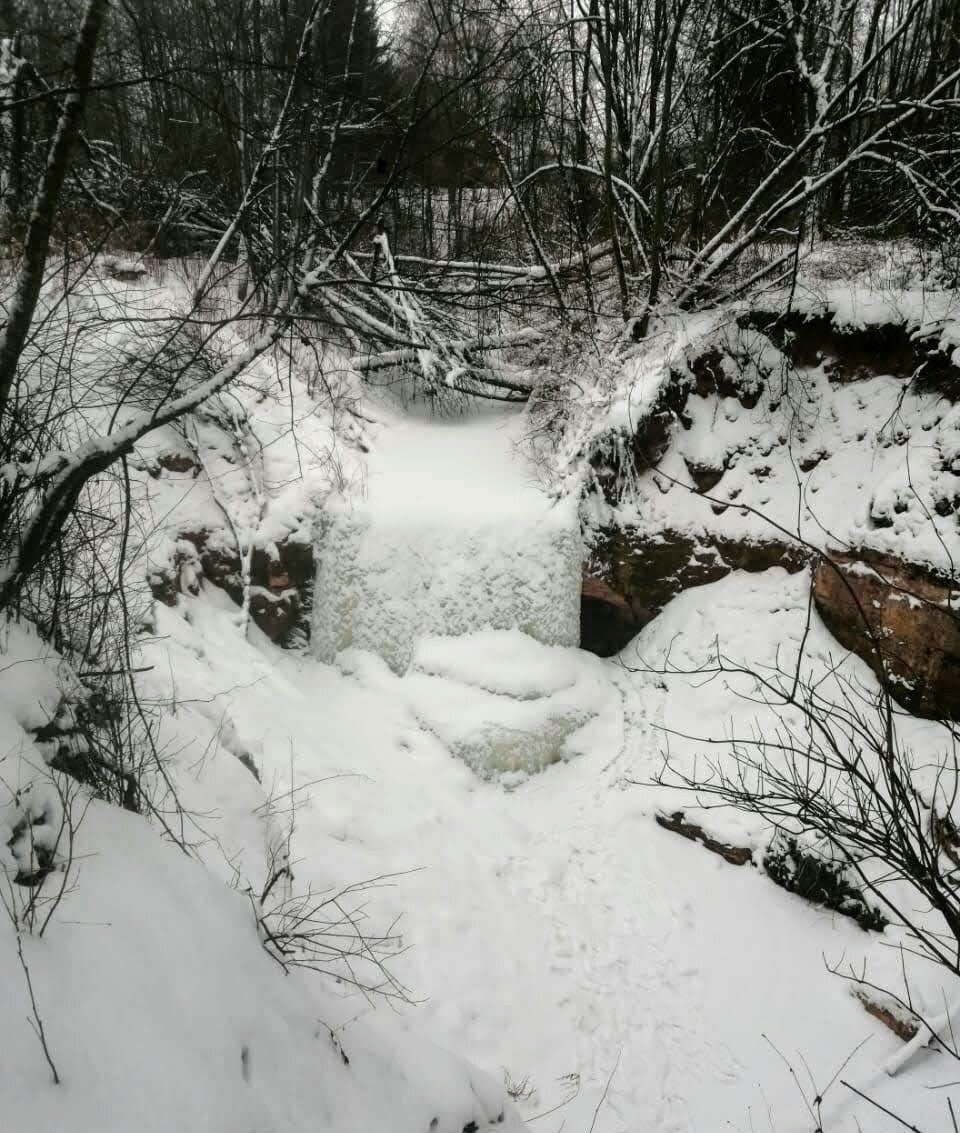 Водопад полностью замерз