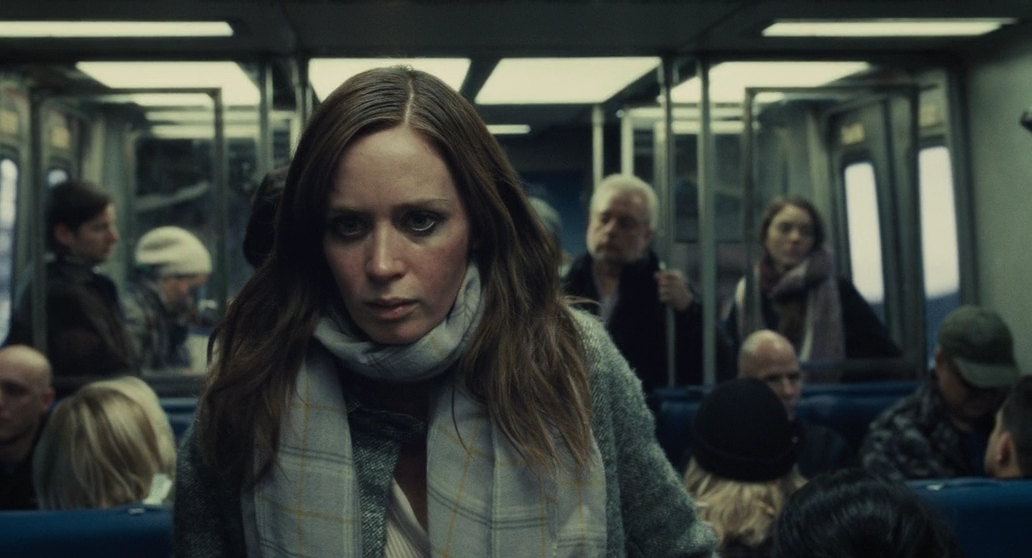 The train leaves five minutes. Девушка в поезде (2016) the girl on the Train.