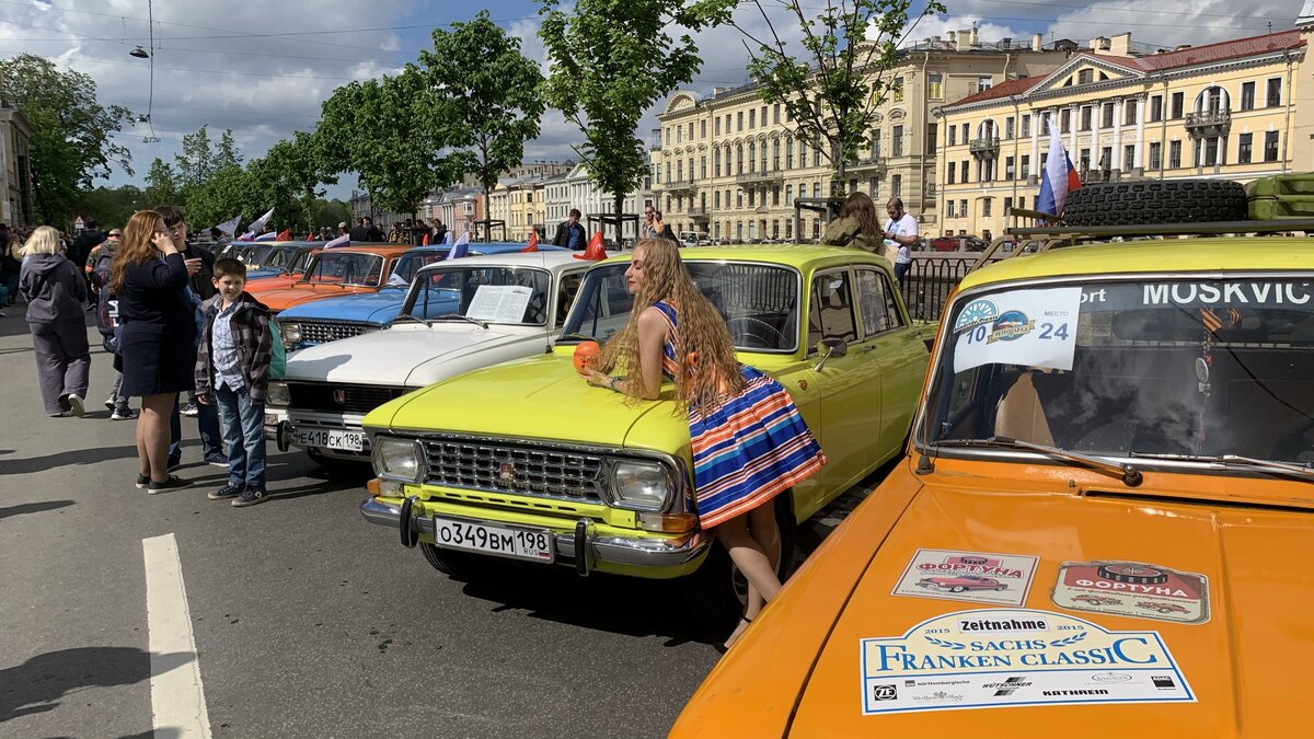 SPbTransportFest - ретро автомобили выстроились по набережной Фонтанки