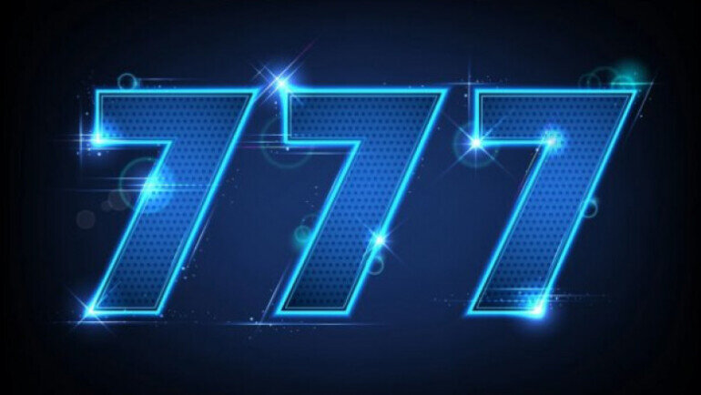 Три семерки отвечают за знание, понимание и принятие, несет в себе удачу и покровительство самых высоких сил.