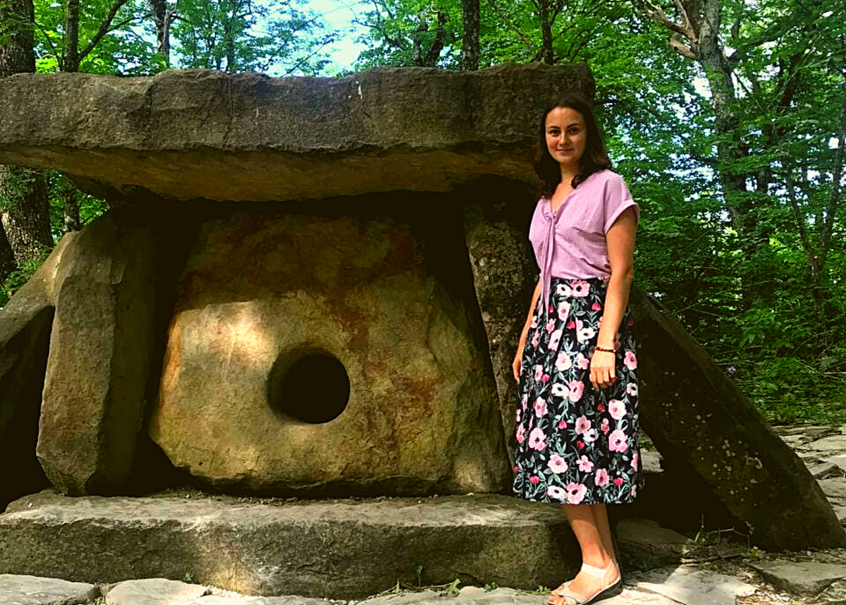 Искусственный дольмен на Макотхском хребте