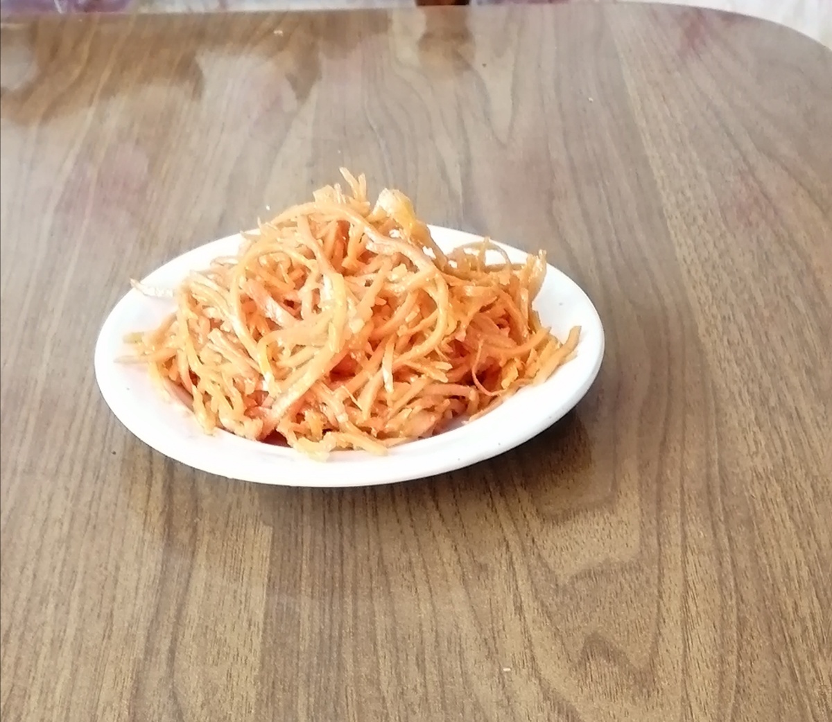 Морковь натёртая длинной соломкой. 