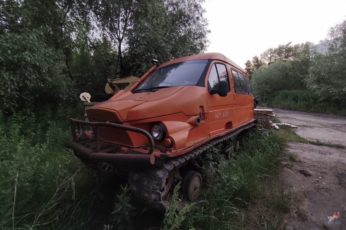 Нашел в промзоне странные автомобили. «Газель на гусеницах» и другие машины  вызвали сильное удивление | ComDig | Urban Exploration | Дзен