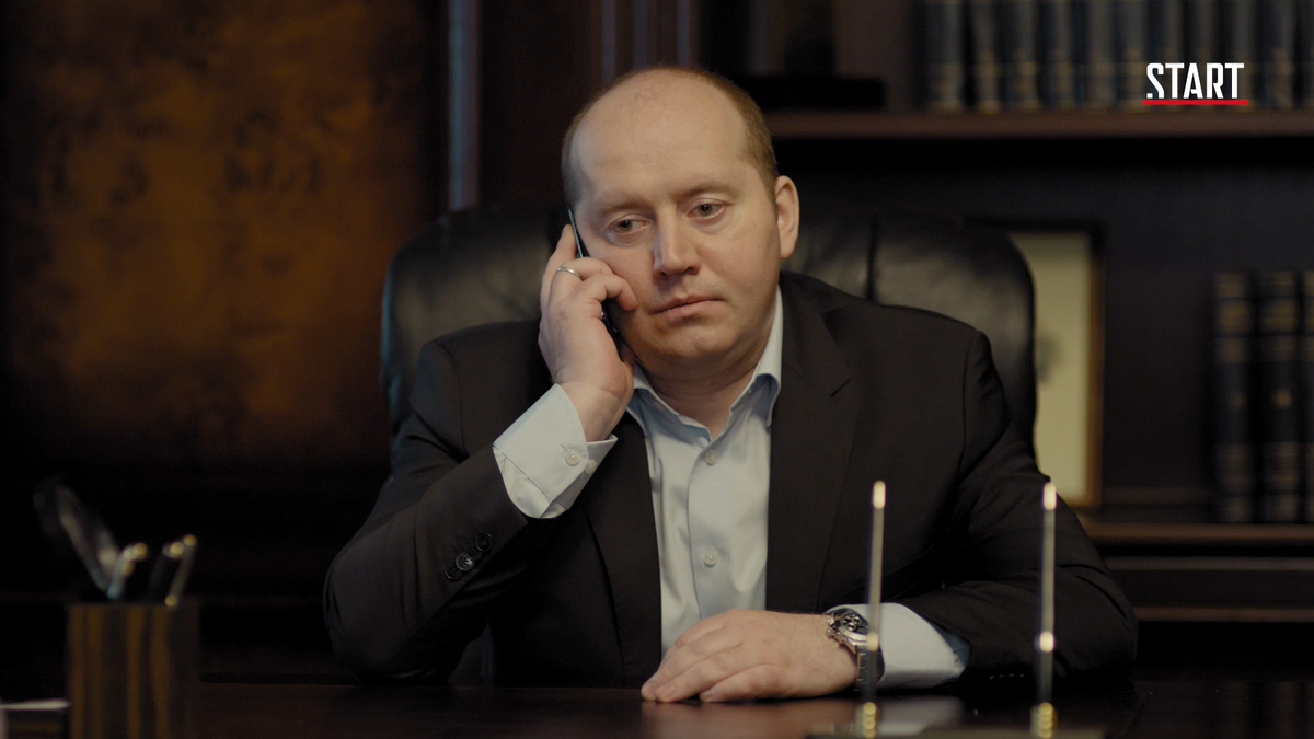 Вот этот потухший взгляд у него на протяжении всего сериала. Чуть оживился он уже в конце, когда стал "жить согласно своим желаниям" по рекомендациям "коуча" 