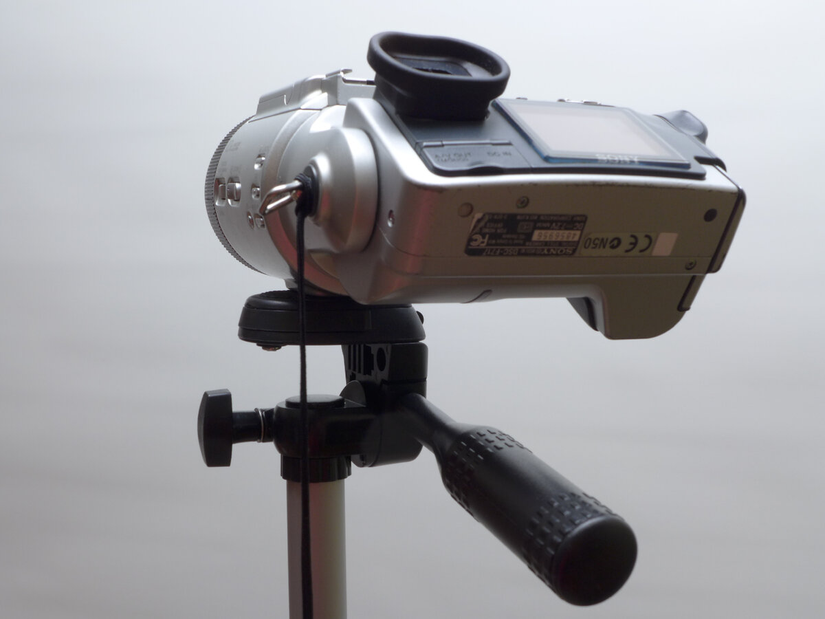 Ретрокамера Sony F717 на моноподе EraPro EM-1