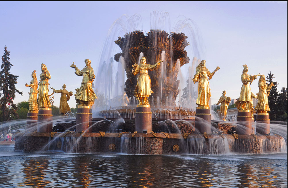 Изысканная фигура фонтана дружбы народов наполняет сердца каждого своей красотой и символическим значением
