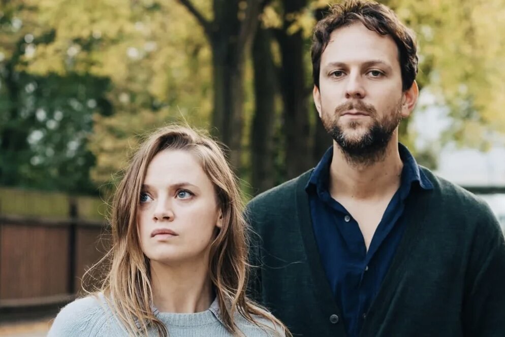 Драма, преступление, детектив. Франция. В главных ролях: Сара Форестье Пьер Рошфор, Валери Касеньи.