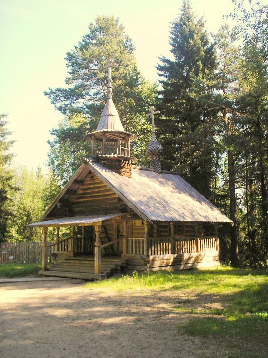 Малые Корелы (может кто-то узнает часовню из фильма "Россия молодая")