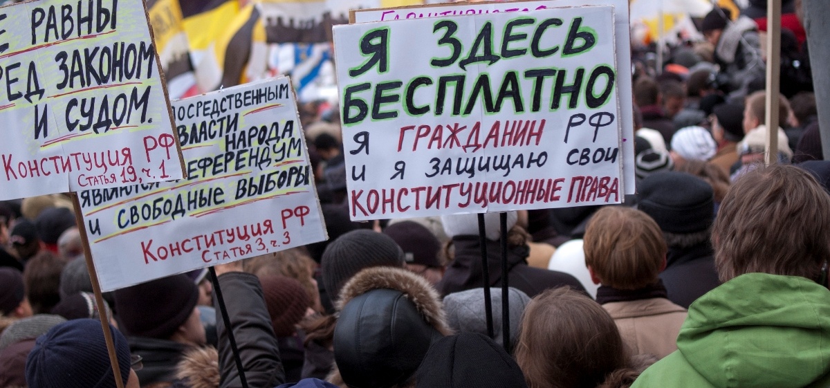 В общем виде гражданское общество можно определить как некий утопический глобальный идеал общественного устройства и отношений, требующий формирования в обществе приоритета высокоразвитой и высокоморальной личности, способной контролировать государство, определять его политику.