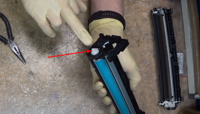 Фото 43-А. Снимаем белую крышку