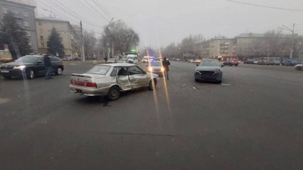    В Саратове двое малолетних детей пострадали в столкновении «Мазды» и «Жигулей»Новости Саратова и области – Сетевое издание «Репортер64»