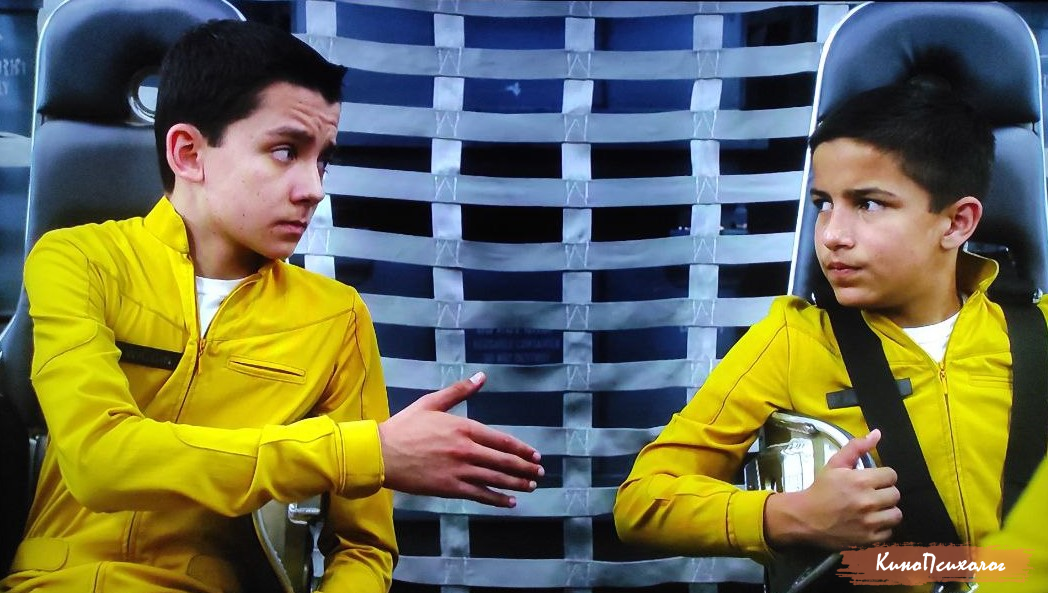 "Игра Эндера", кадр из фильма. Эндер игнорирует выпады в свой адрес.