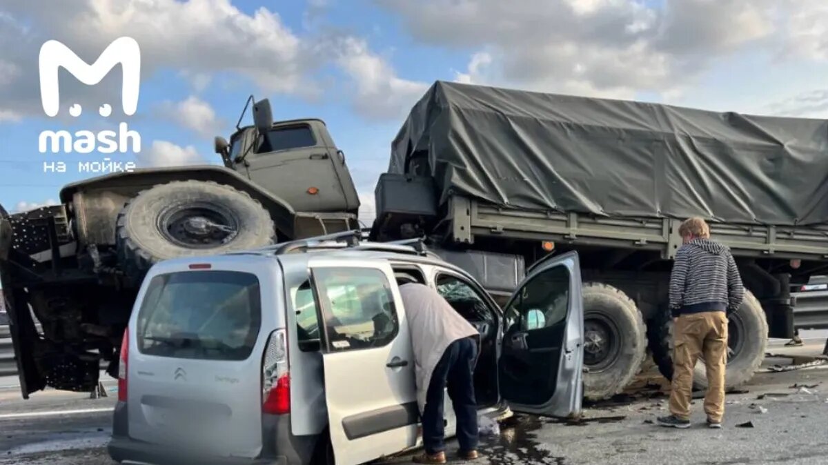 Погибшие в страшной аварии с «Уралом» на КАД были срочниками | Драга.Лайф |  Дзен