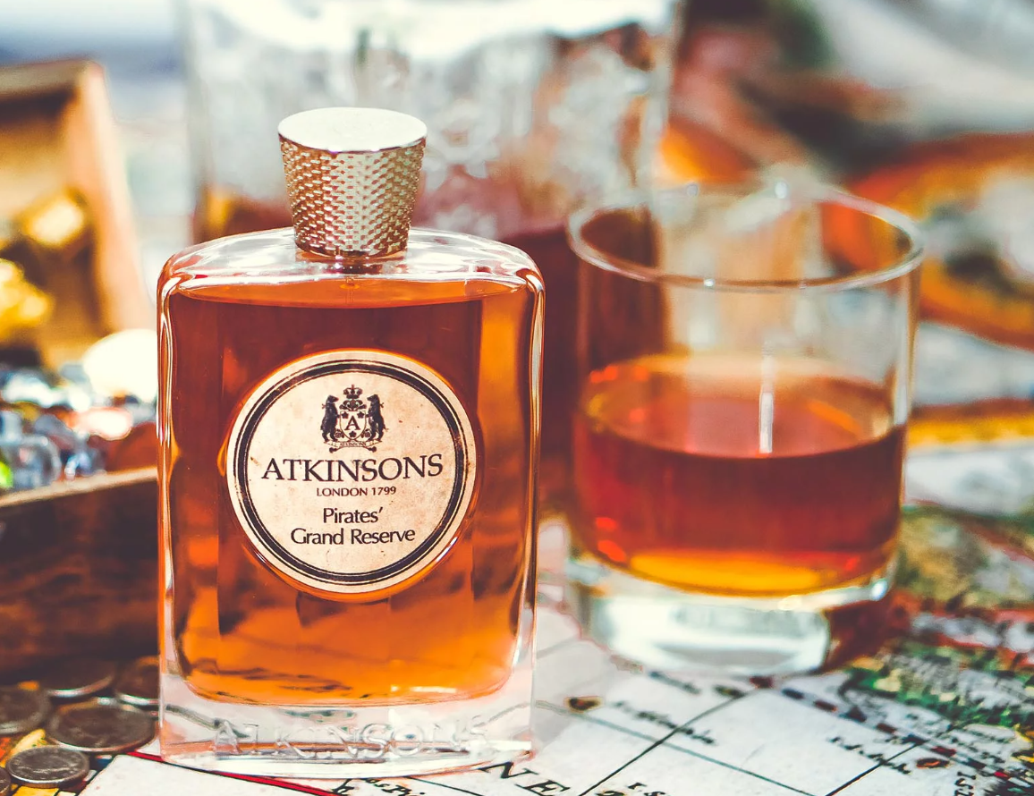 Pirates grand reserve. Atkinsons Pirates Grand Reserve. Atkinsons парфюмерия Pirates. Духи Ром и ваниль. Парфюмерная вода Atkinsons of London Pirates' Grand Reserve.