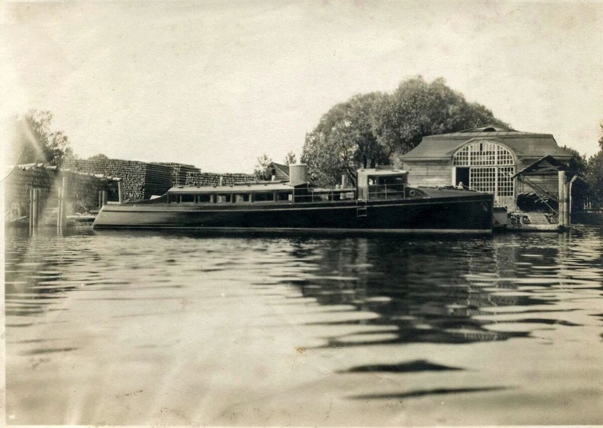 Одна из сохранившихся фотографии верфи Золотова 