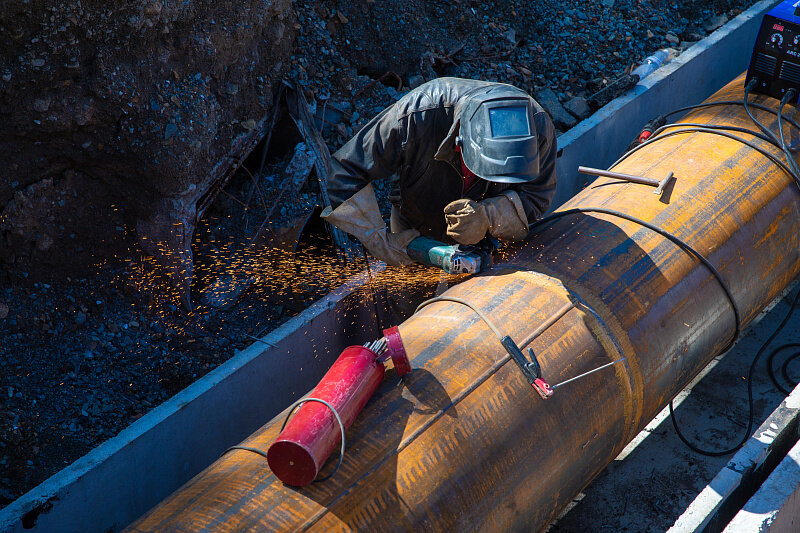 На Партизанском проспекте меняют трубы. Владивосток