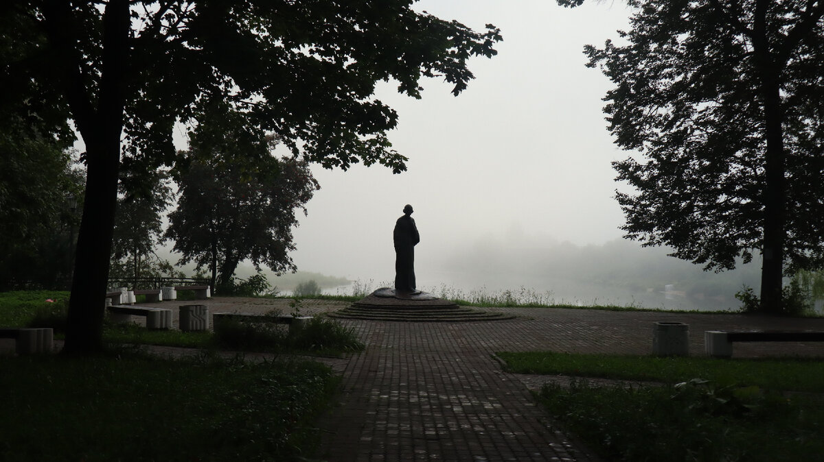 Городской сад, памятник Марине Цветаевой