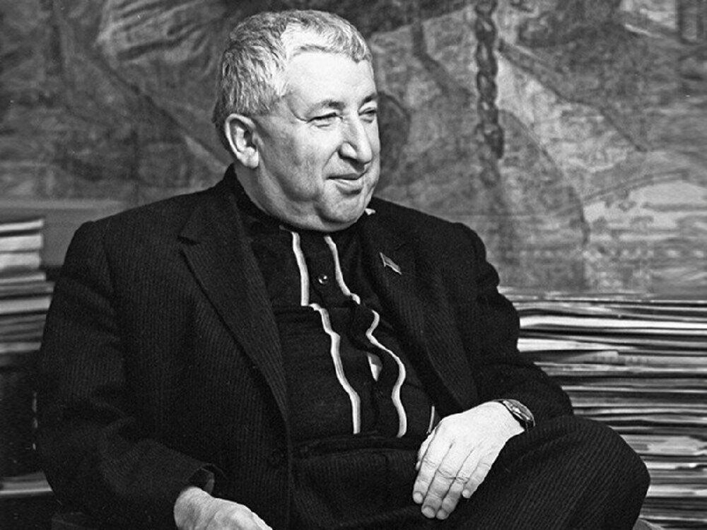 Расул Гамзатович Гамзатов (1923-2003)