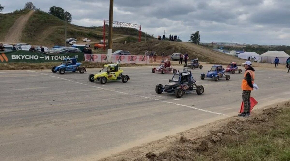    В Курске на трассе "Крутой лог" проходит Чемпионат России по автокроссу