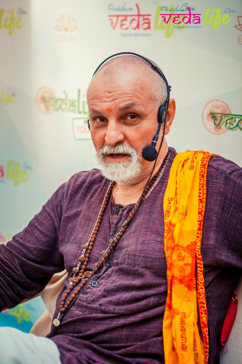 Про Бхагавата  Прабху называют единственным русскоязычным астрологом, признанным в Индии.
