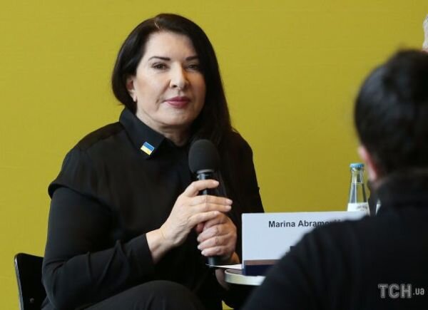    Фрики на страже Украины. Зеленский пригласил скандальную художницу стать послом