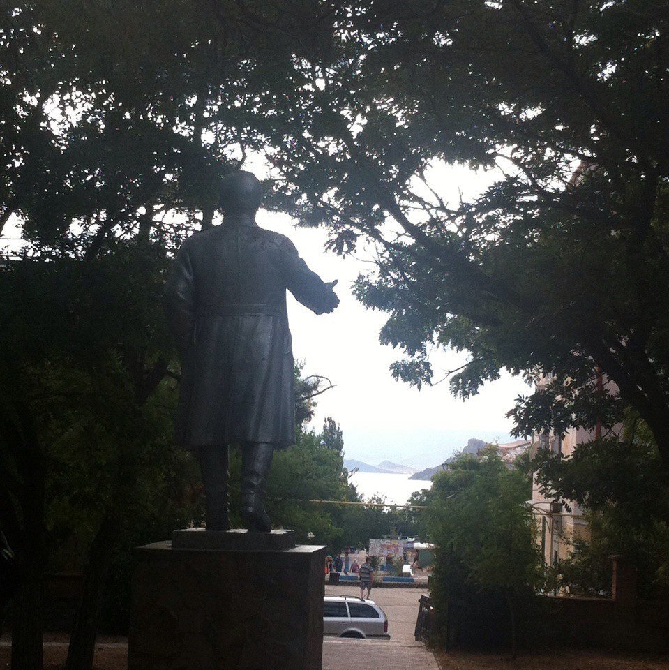 Орджоникидзе. Крым. Памятник С.М. Кирова. Фото из личного архива.