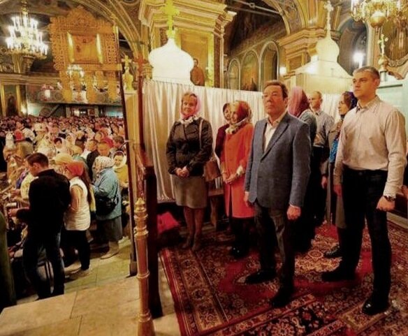 Без пяти минут святой мэр Сызрани ...прости Господи, Лядин на встрече Пасхи. Ну, так об этом пишет Telegram-канала Baza,