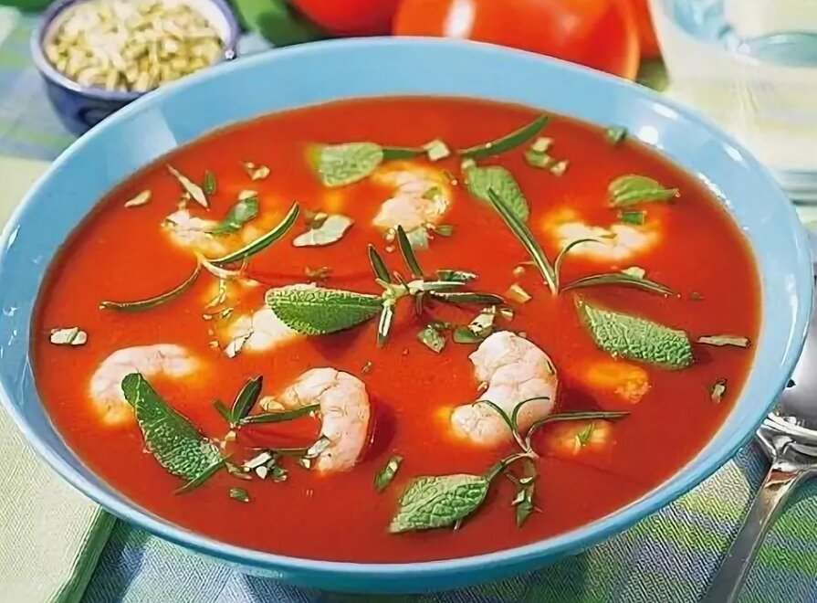 Томатный суп-пюре с цукини и креветками