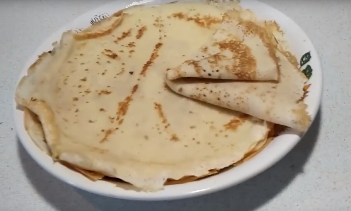 Горячие блинчики на тарелочке