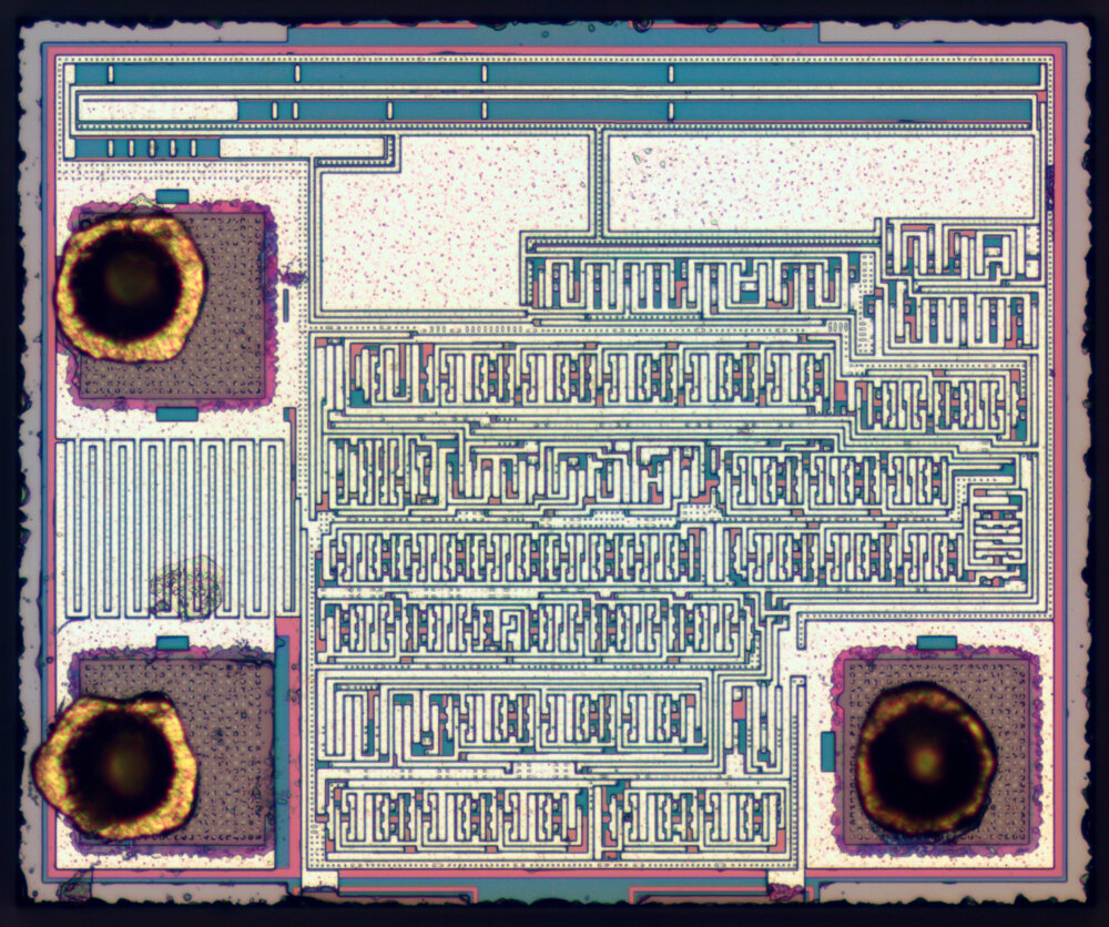 
Размер кристалла 580x476 µm, технология 3µm. 3 контакта — плюс, минус и вывод на кристалл светодиода.
