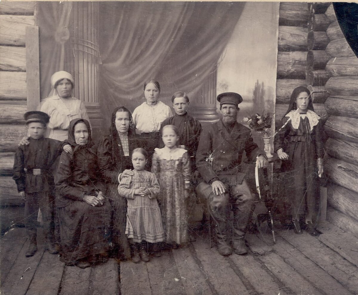 фото умерших родственников в доме
