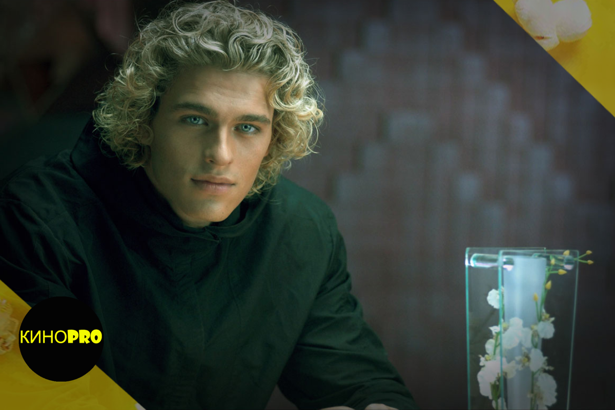 Василию 33 года