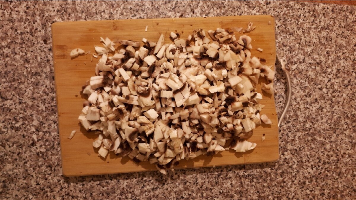 Шампиньоны кубиком
