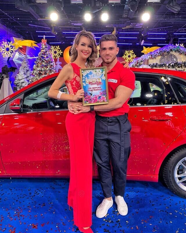 Марина Африкантова и Роман Капаклы после конкурса "Человек года"