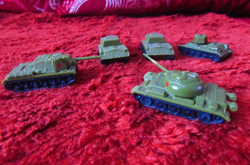 Танчики купить. Sweetbox танки. Свит бокс ворлд оф танк 1. Модельки танков. Коллекция моделей танков.
