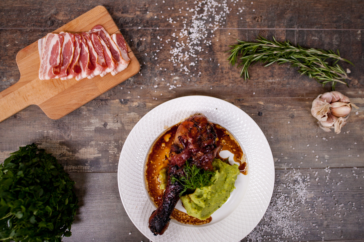 индейка шеф шеф. индюшиная грудка в духовке сочная и мягкая. шеф повар индейка. блюдо от шеф повара. утиная грудка мишлен.