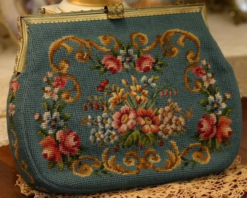 Вышивка на одежде. Вышивка на ткани. Изделия с вышивкой. Деревянные заготовки для вышивки. Ручная вышивка.