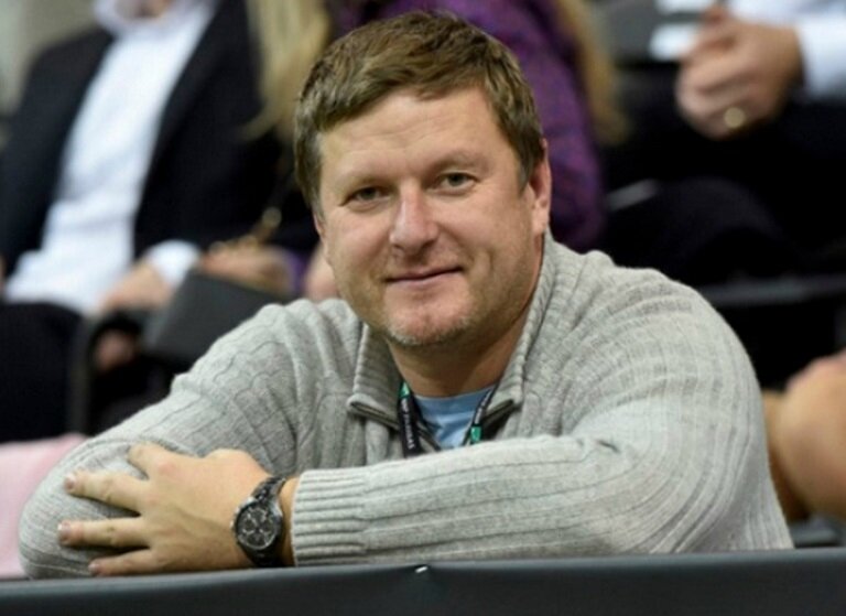 Олимпийский Чемпион Сиднея-2000, экс-первая ракетка мира, Чемпион "Ролан Гаррос-1996"