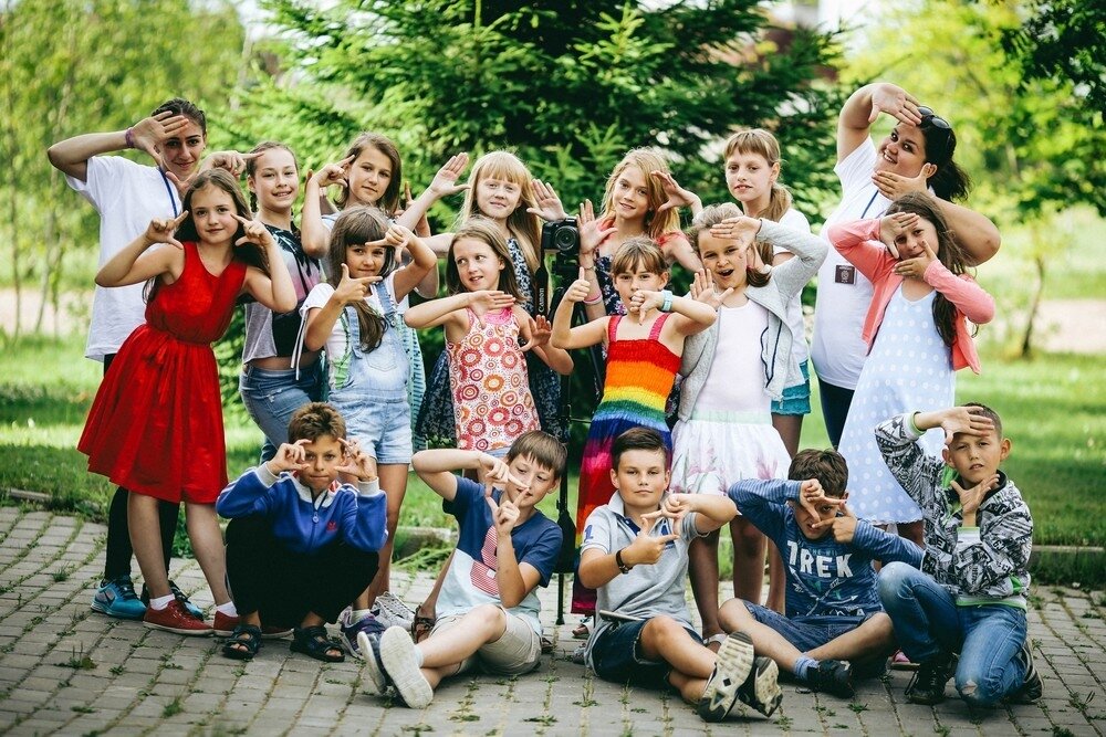 Детские языковые лагеря имеют немало преимуществ. Среди них: