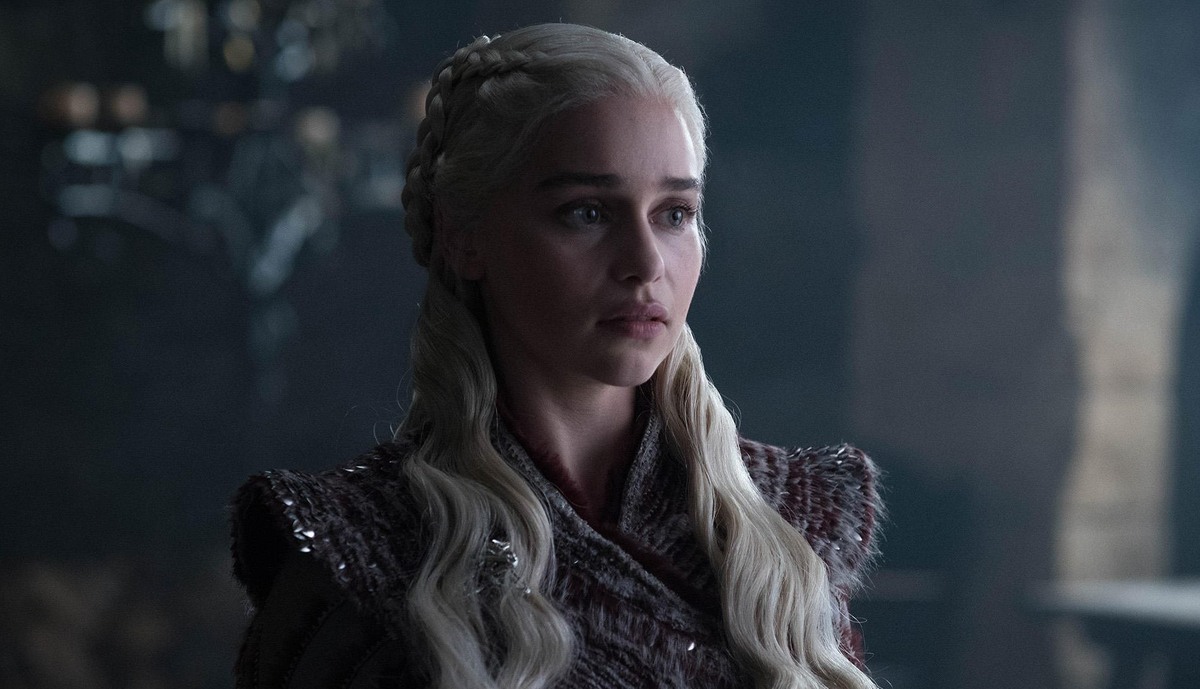 на фото Эмилия Кларк. Источник: https://yandex.ru/images/