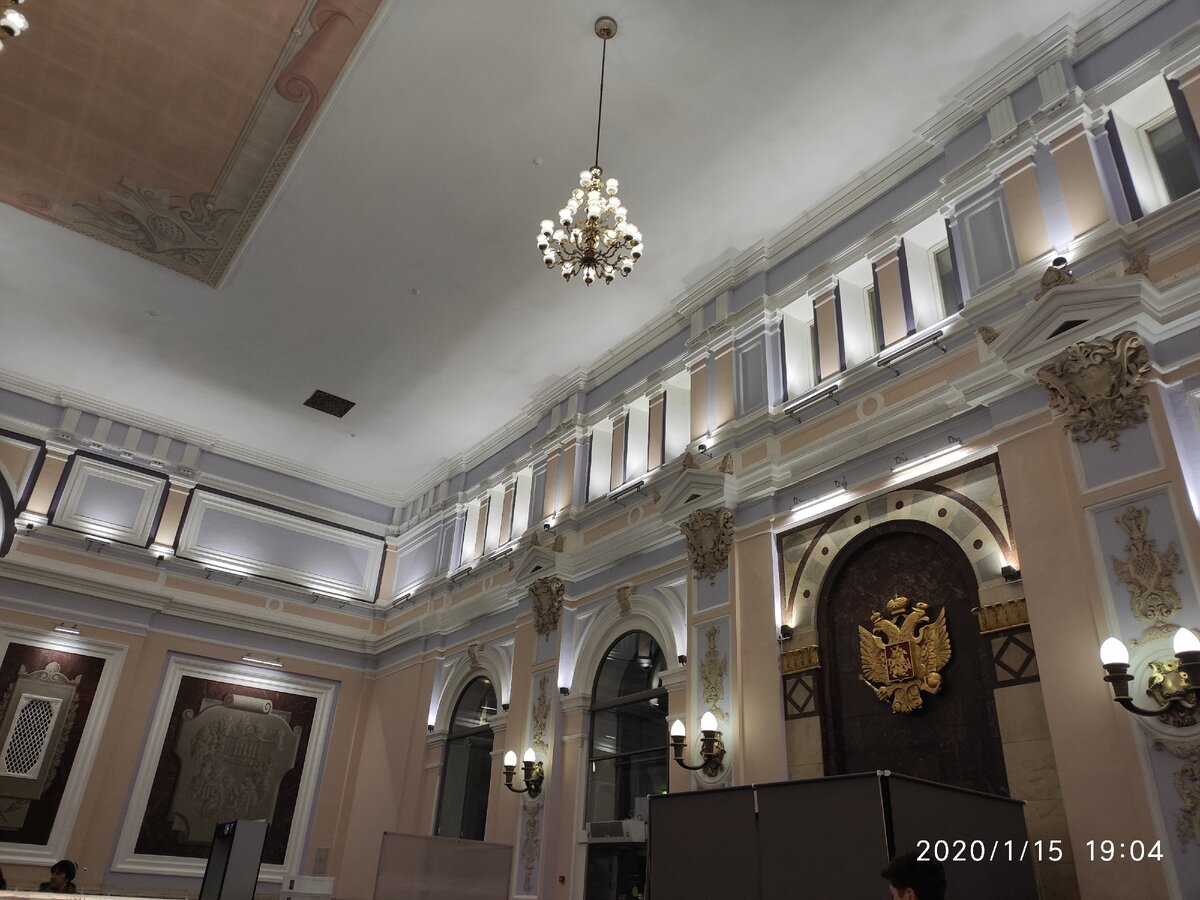 Ужасные цвета и праздник дурновкусия для нас непоскупились подготовить эти творцы искусства. Эта вакханалия цвета, которую каким-то образом пропустили и допустили к пребыванию на этих стенах.