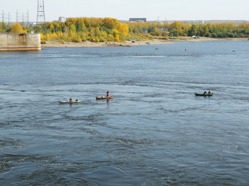 Огородили гиблое место". Часть берега на пляже КамГЭС загородили - KP.RU
