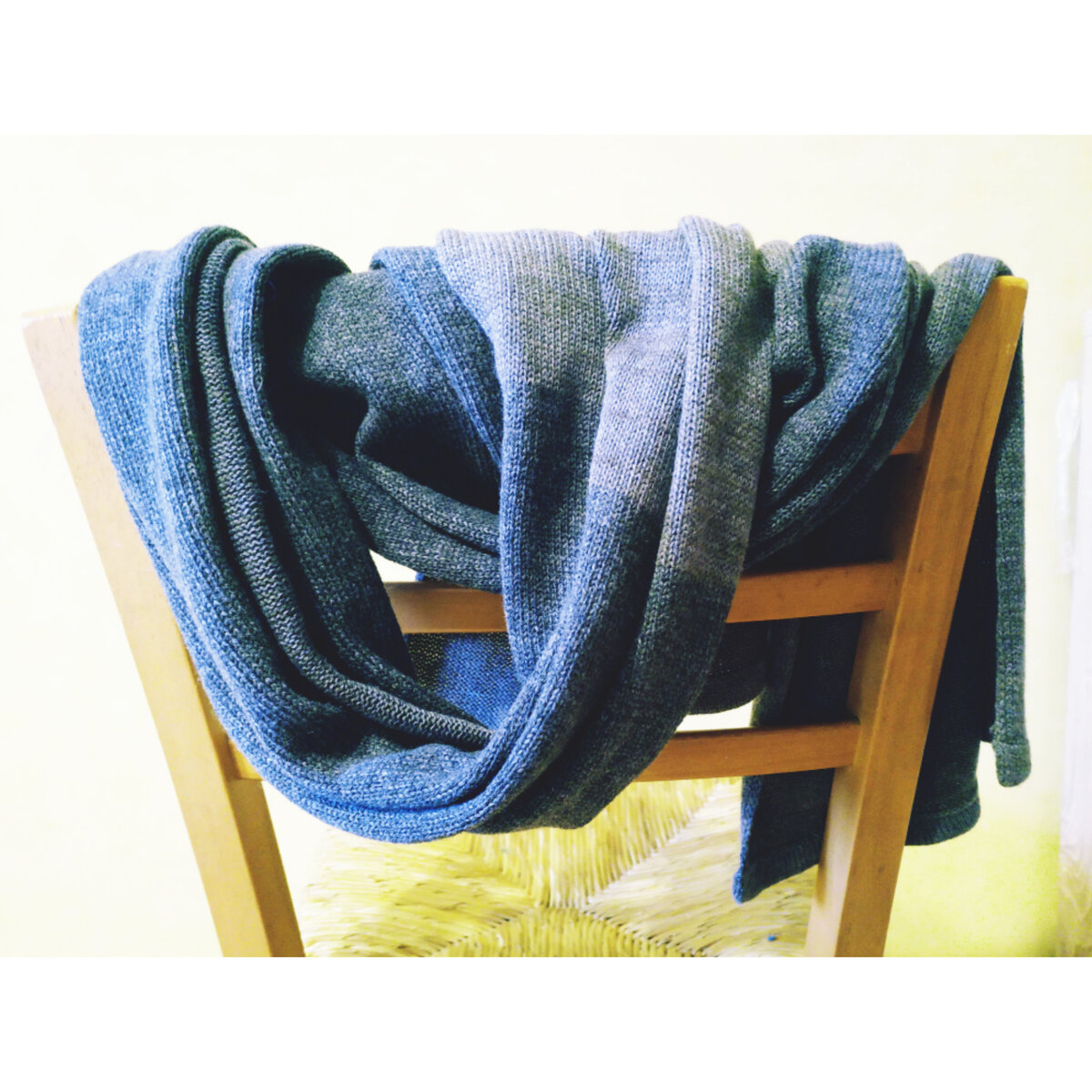 Шарф из 100% итальянского кашемира, но про него в другой раз.