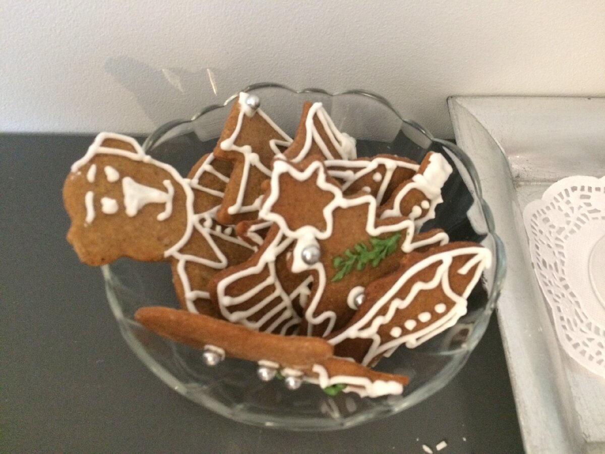 А так в новогодние каникулы нас встречала хозяйка апартов в Варшаве. Мы до сих пор считаем, что та квартира была лучшей в нашей истории поездок