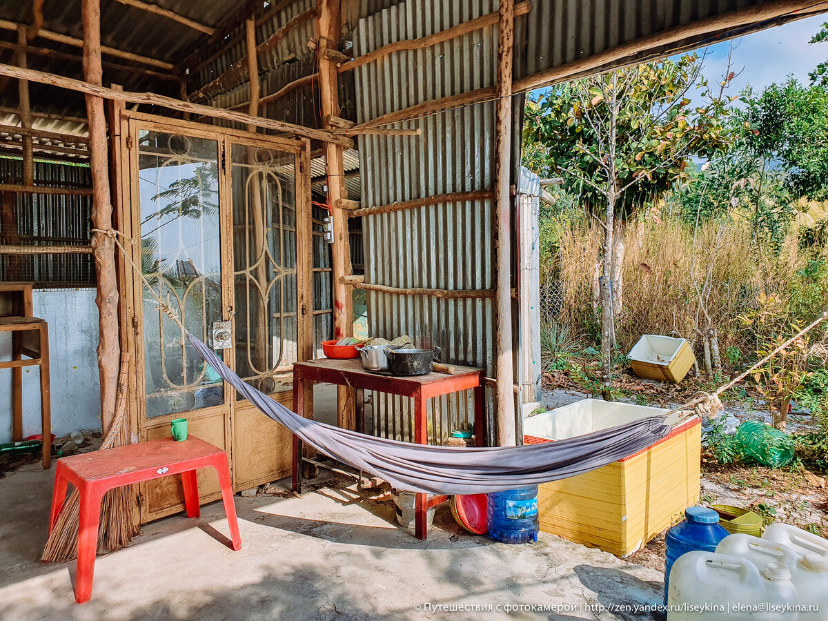 Гуляла вдоль моря во Вьетнаме и наткнулась на заброшенный дом прямо на берегу