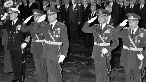 Генерал Эврен на переднем плане