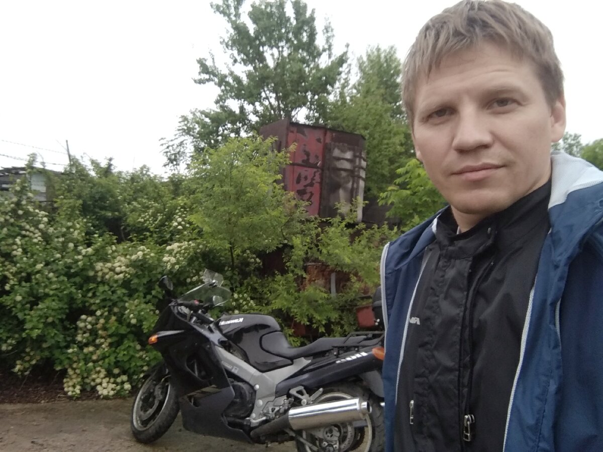 На стоянке около гостиницы