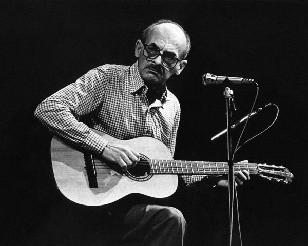 Б. Окуджава - великий советский бард и поэт