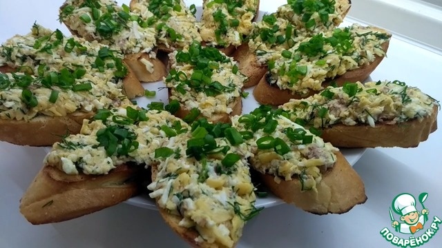 Багет 1 шт Печень трески 100 г
Яйца 1 шт
Лук зеленый (перо) 2 веточ.
Оливки 4-5 шт
Соль 