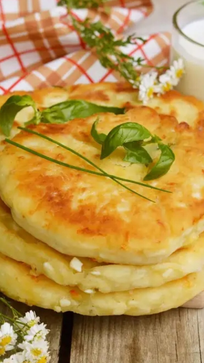 Лепёшки с сыром..источник фото яндекс!!